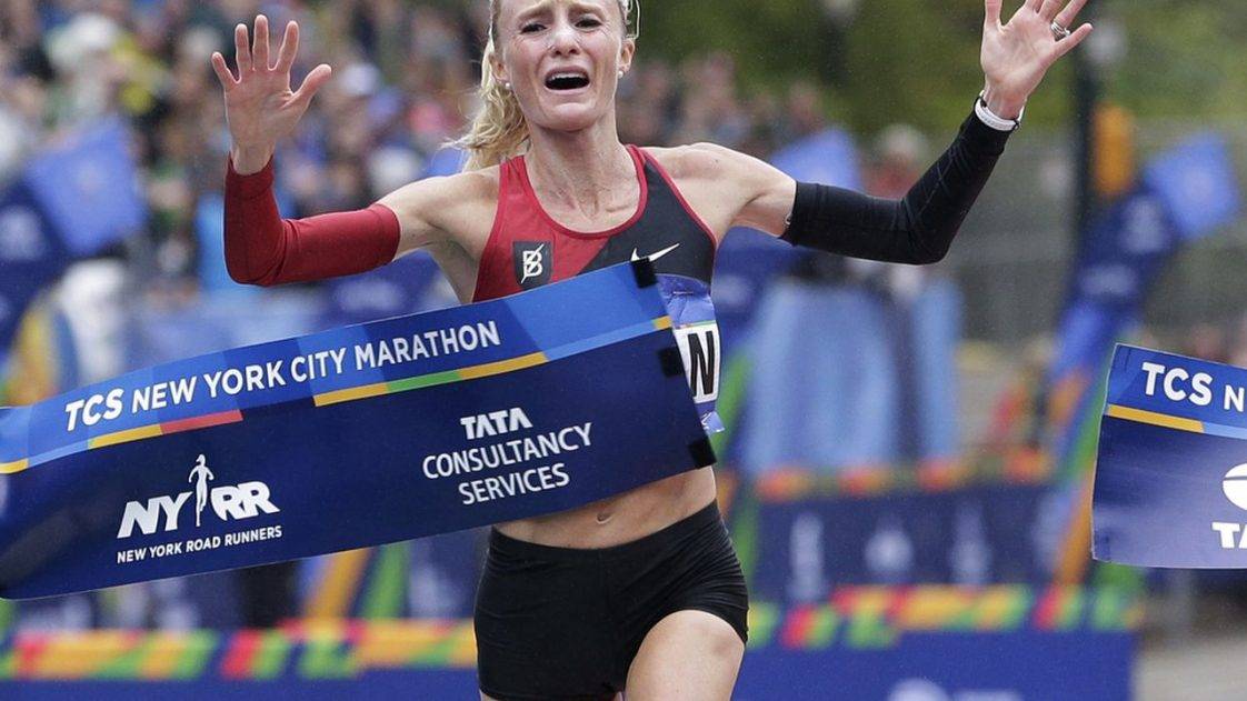 H Shalane Flanagan συνεχίζει ακάθεκτη