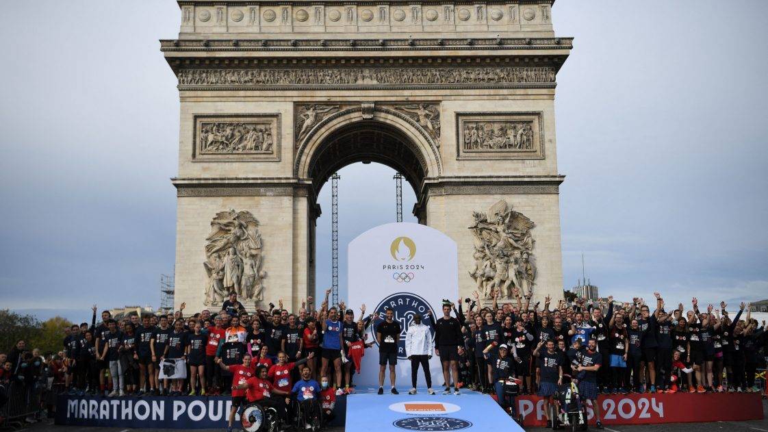 Ο Eliud Kipchoge με τους δρομείς που τον... πέρασαν!