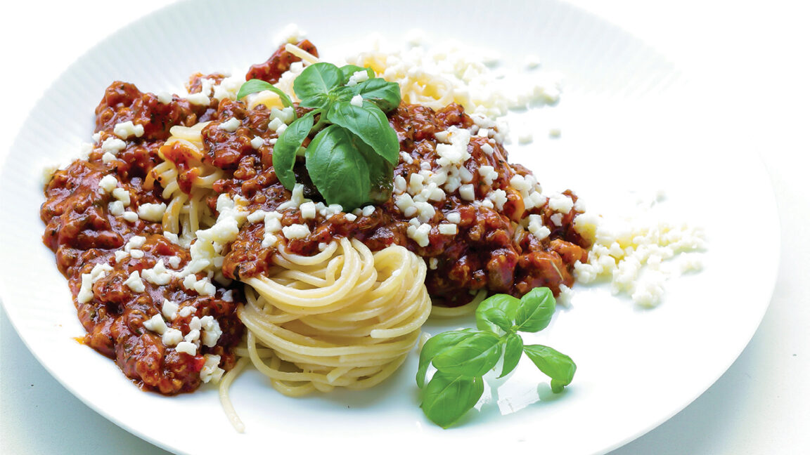 Marathon pasta - Σπαγγέτι με σάλτσα από φρέσκια ντομάτα, με ρεβίθια & ταχίνι