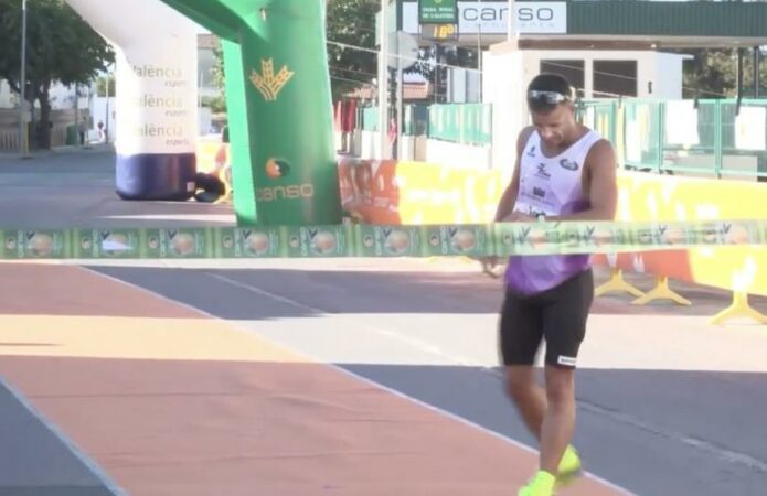 Απίθανος νικητής Ημιμαραθωνίου στην Ισπανία: Περίμενε 28 δευτερόλεπτα στη γραμμή τερματισμού