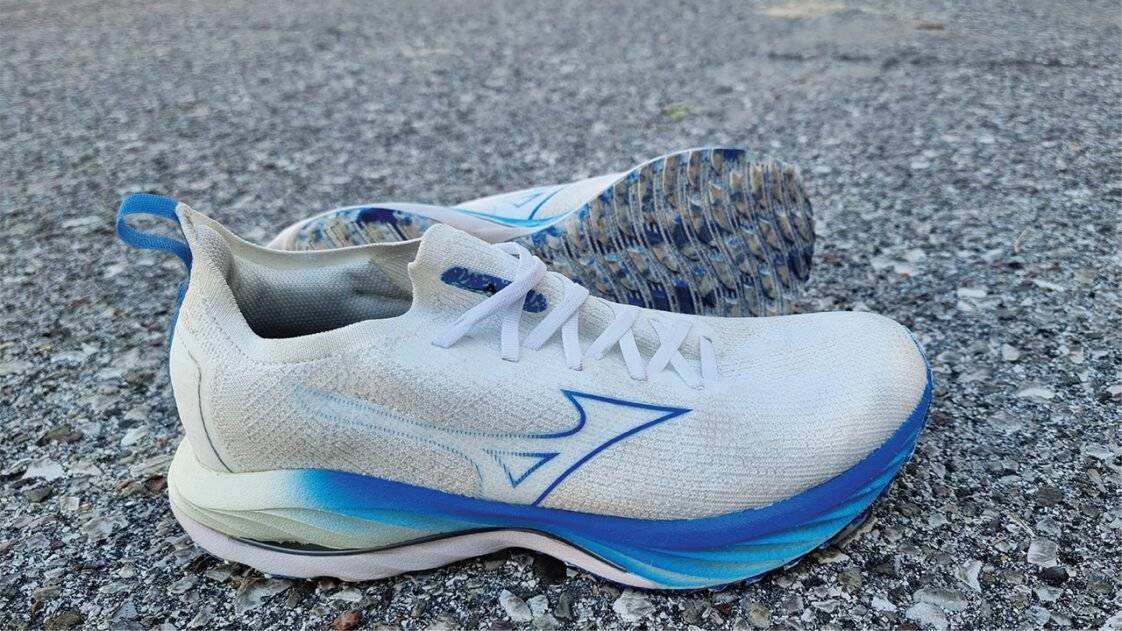 Mizuno WAVE NEO WIND