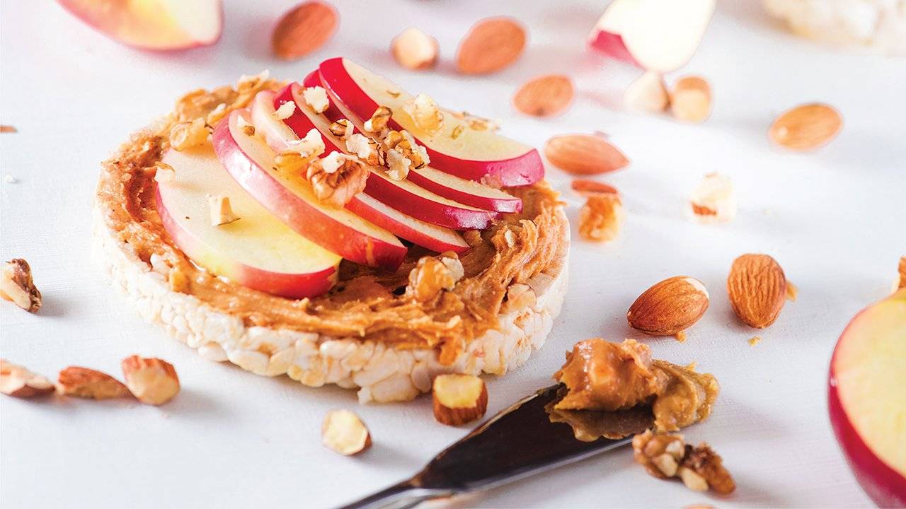 snack for runners - apple - nuts