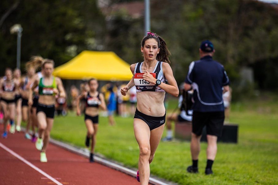 11χρονη έτρεξε σε 9:38 τα 3.000μ. και σε 4:28 τα 1.500μ. στην Αυστραλία