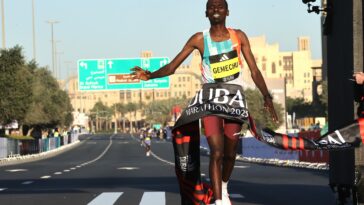 Ο Bute Gemechu, τερματίζει πρώτος σε 2:04:51 στον Dubai Marathon