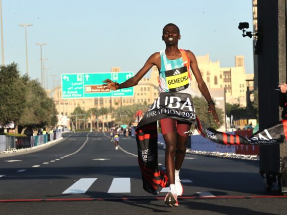 Ο Bute Gemechu, τερματίζει πρώτος σε 2:04:51 στον Dubai Marathon