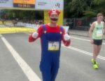 Απίθανη επίδοση σε Μαραθώνιο από τον... Super Mario!