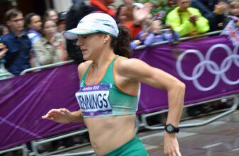 Παγκόσμια ρεκόρ στα 100 μίλια από την Caitriona Jennings και στα 50 από την Anne Flower