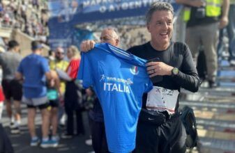 Ο Ματέο Ρέντσι έτρεξε στο Μαραθώνιο της Αθήνας