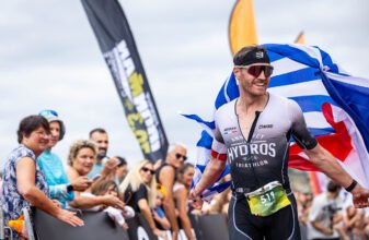 Πολύζος και Τσουρουκτζή νικητές στο IRONMAN 70.3 Costa Navarino